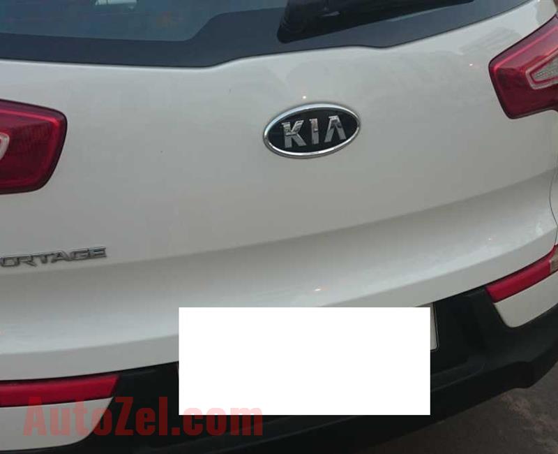 Kia Sportage 2012,white, in very good condition for AED 23500 contact 050 3468115