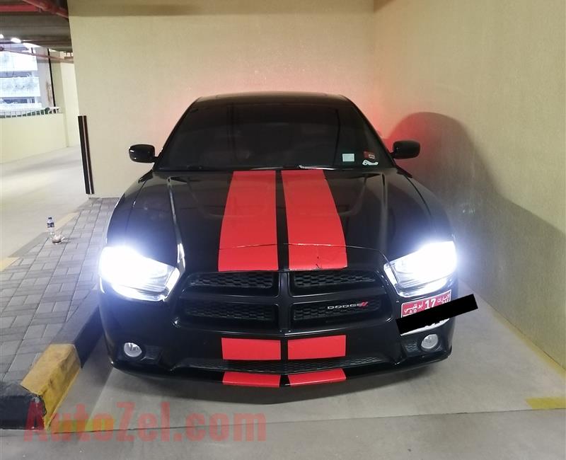 Dodge charger SXT premium 2013 GCC N1