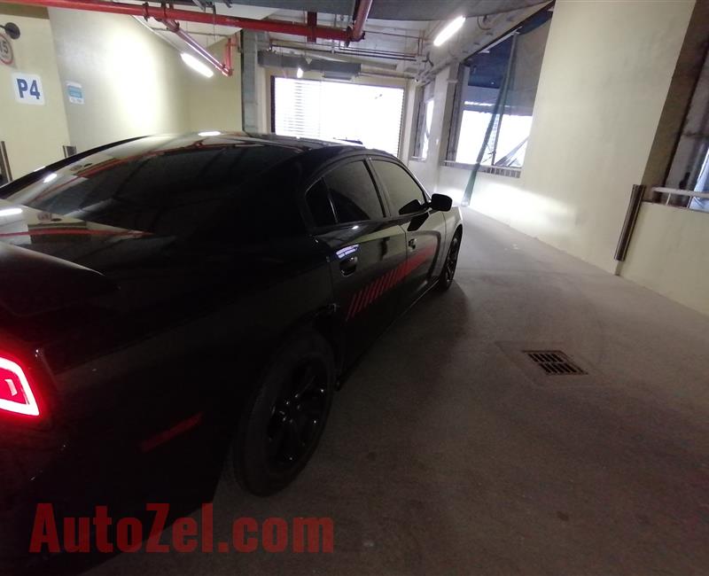 Dodge charger SXT premium 2013 GCC N1