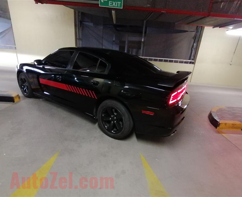 Dodge charger SXT premium 2013 GCC N1