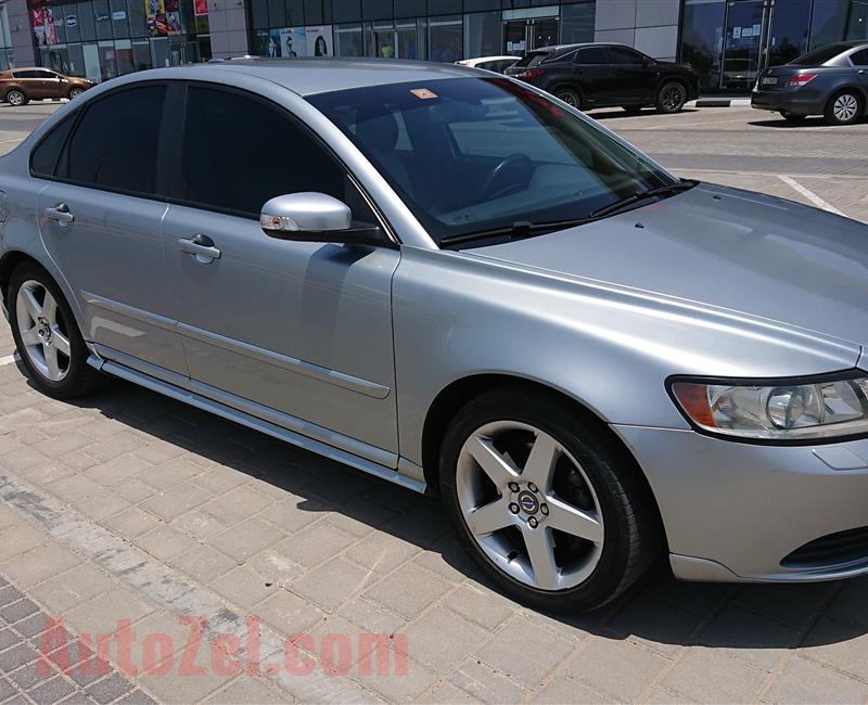 Volvo S 40 R-Design 2009 with great condition GCC 