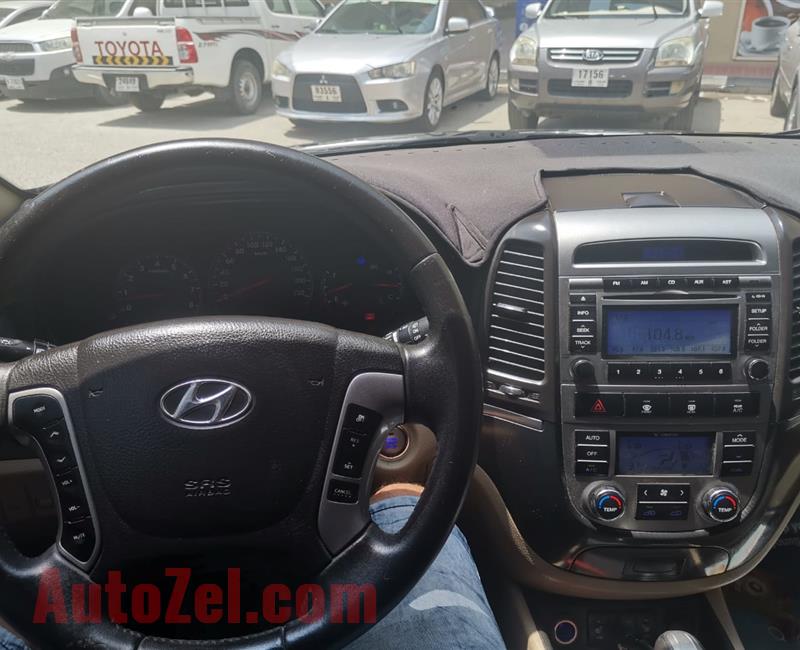 Hyundai Santa Fe 2012 in a perfect condition for sale