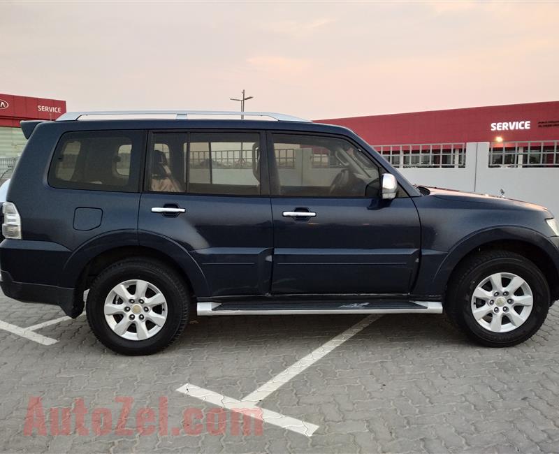 Mitsubishi Pajero GLS 4X4 SUV Model V6 3.5L Year 2009 Fully Options No1 GCC Specs Super Clean Car