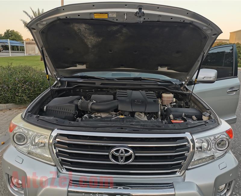 2013 TOYOTA LAND CRUISER FUTTAIM FULL OPTION 