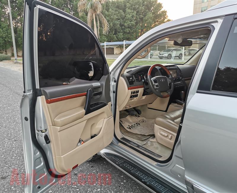 2013 TOYOTA LAND CRUISER FUTTAIM FULL OPTION 