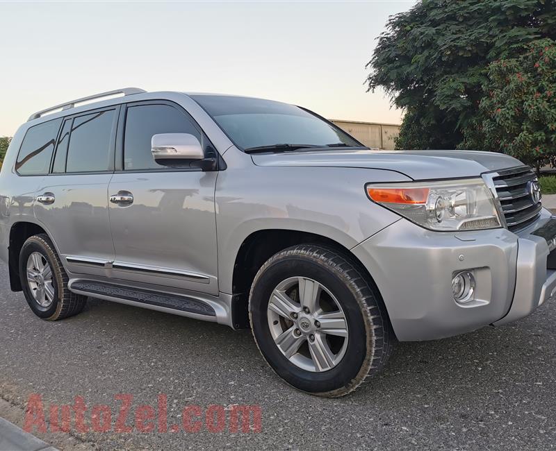 2013 TOYOTA LAND CRUISER FUTTAIM FULL OPTION 