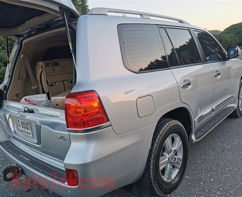 2013 TOYOTA LAND CRUISER FUTTAIM FULL OPTION 