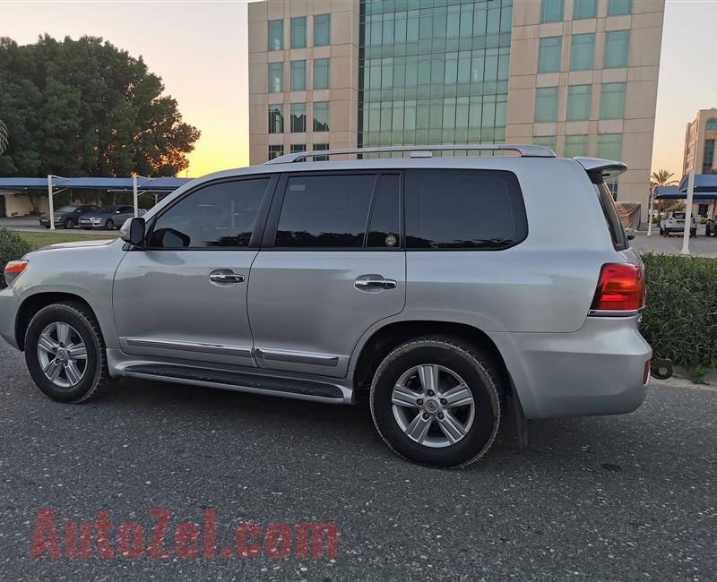 2013 TOYOTA LAND CRUISER FUTTAIM FULL OPTION 