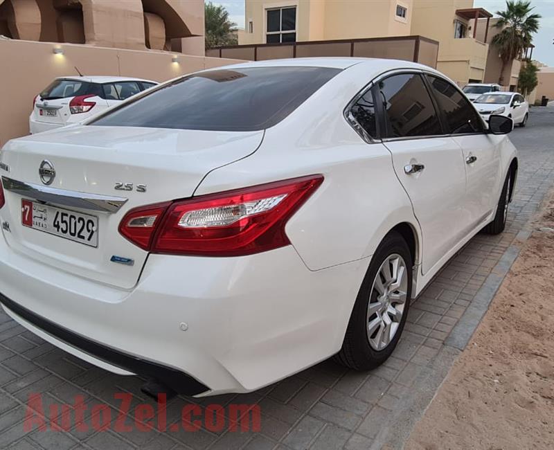 Nissan Altima 2.5 SV Gcc 2017 extremely clean car 