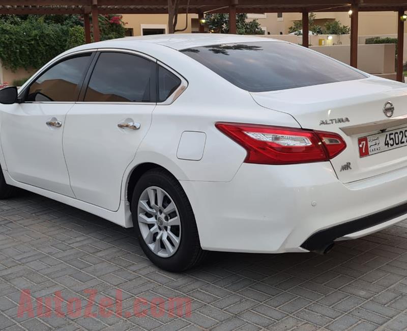 Nissan Altima 2.5 SV Gcc 2017 extremely clean car 