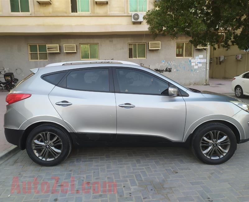 Hyundai Tucson 2015. 2000-CC. Accident-free. One owner since new. GCC specs model. 4 wheel drive.