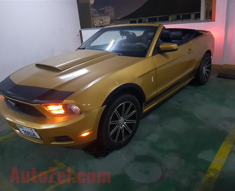 Ford Mustang V6 Convertible 