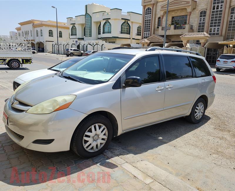 Toyota Sienna 2006 LE, Excellent Condition For Sale