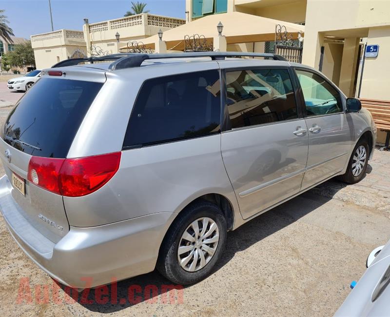 Toyota Sienna 2006 LE, Excellent Condition For Sale