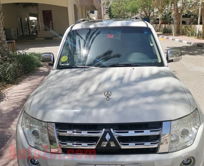 Mitsubishi Pajero 2014 GCC 3.5L GLS WITH SUNROOF, Top of range full option, Original Paint, Platinum Edition 