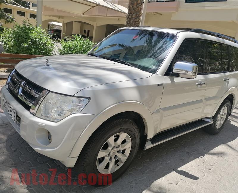 Mitsubishi Pajero 2014 GCC 3.5L GLS WITH SUNROOF, Top of range full option, Original Paint, Platinum Edition 