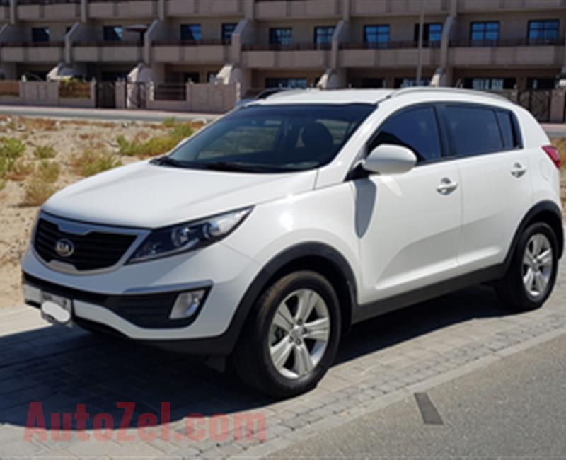 Kia Sportage 2014, 2.0L Base with Cruise Control and Music Control on the Steering Wheel