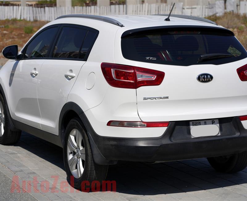 Kia Sportage 2014, 2.0L Base with Cruise Control and Music Control on the Steering Wheel