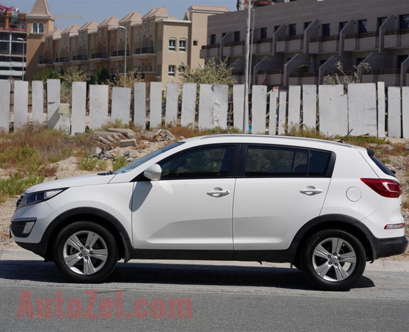 Kia Sportage 2014, 2.0L Base with Cruise Control and Music Control on the Steering Wheel