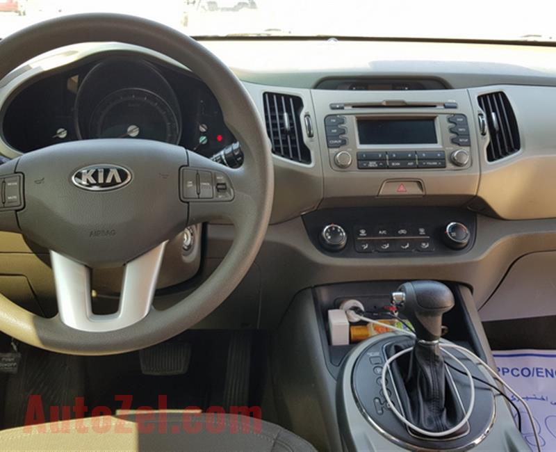 Kia Sportage 2014, 2.0L Base with Cruise Control and Music Control on the Steering Wheel