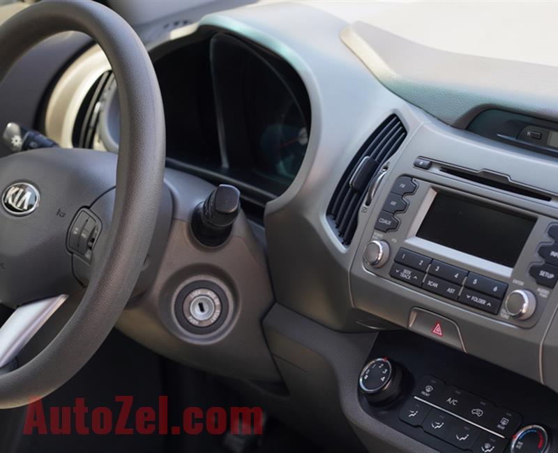 Kia Sportage 2014, 2.0L Base with Cruise Control and Music Control on the Steering Wheel