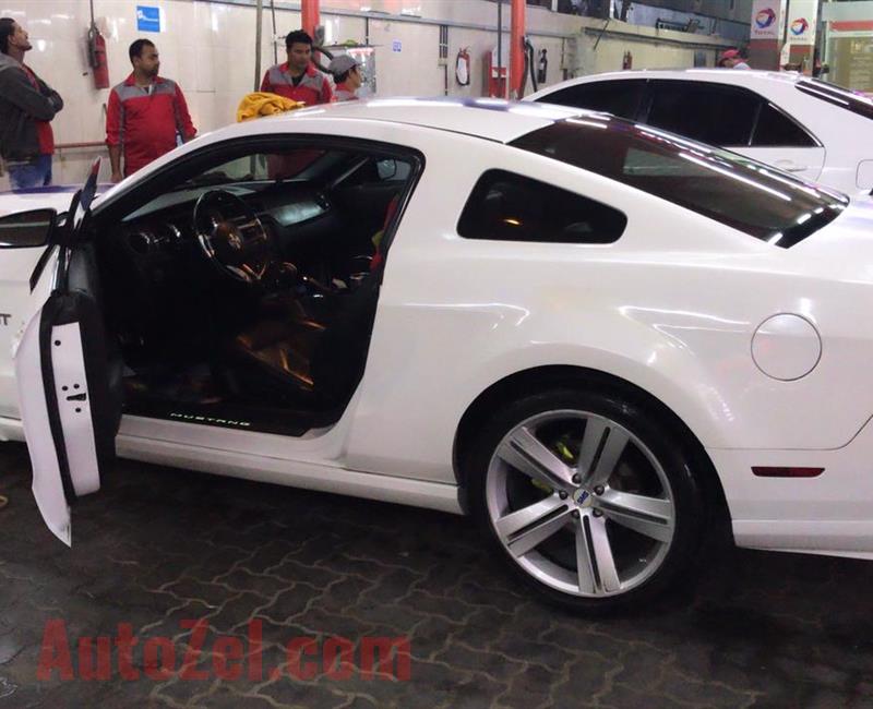 Ford Mustang GT premium V8 GCC