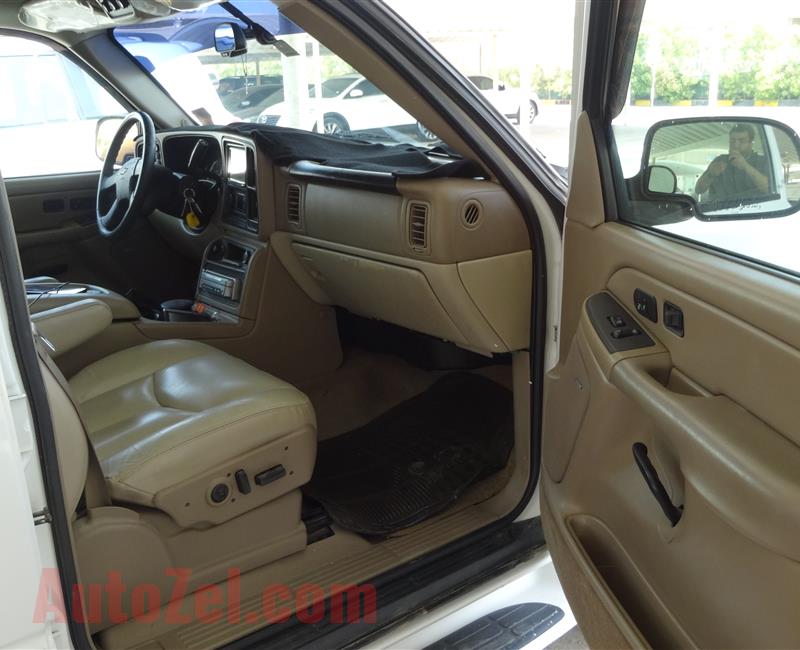 2004 CHEVROLET SUBURBAN LT AUTO RIDE, GCC SPECS, ACCIDENT FREE, DEALER MAINTENANCE AND REPAIRS