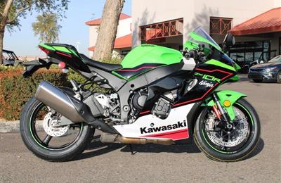 2021 Kawasaki Ninja  ZX 10R  whatsapp: +17063033919