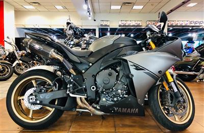 2014 YAMAHA YZF-R1whatsapp...+1(438)255-3341
