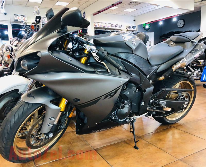 2014 YAMAHA YZF-R1whatsapp...+1(438)255-3341