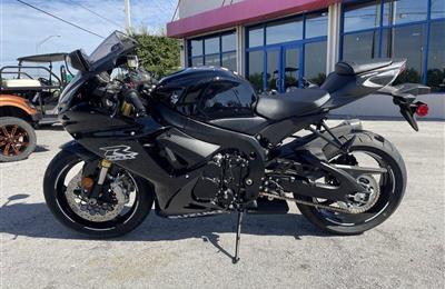 2017 YAMAHA YZF-R6 whatsapp... +1(438)255-3341