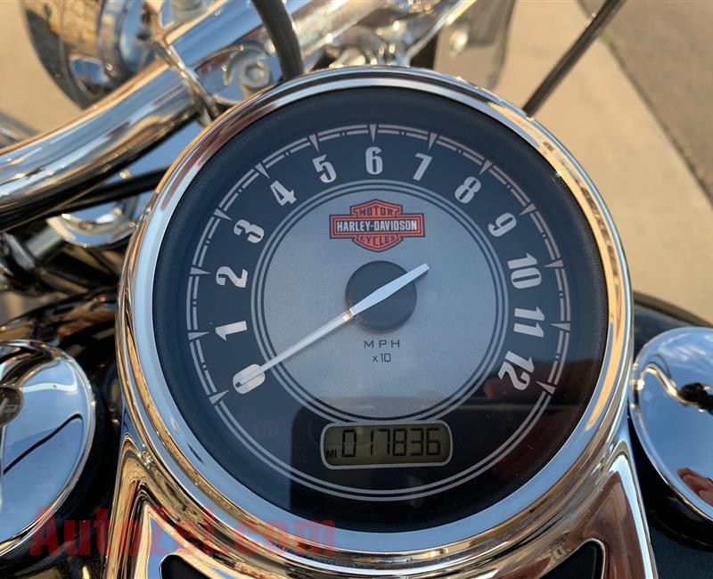 2017 Harley-Davidson Heritage Softail Classic (WhatsApp +13236413248)