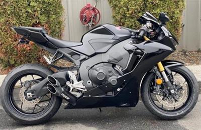 2017 Honda  CBR1000RR ABS WhatsApp +17203061962‬