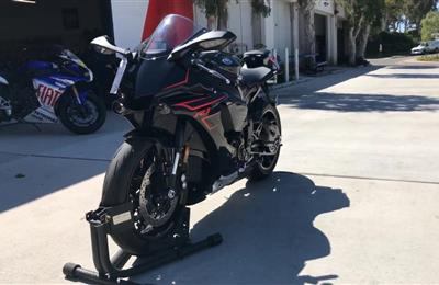 2018 Yamaha YZ-F R1 with with low  Miles,what's app...