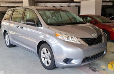 TOYOTA SIENNA LE-2013 v6 Excellent condition