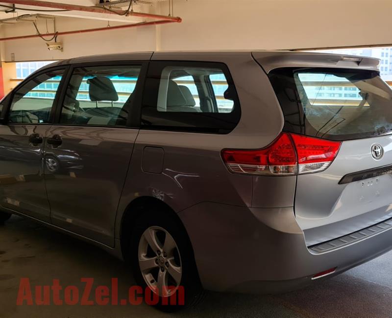 TOYOTA SIENNA LE-2013 v6 Excellent condition