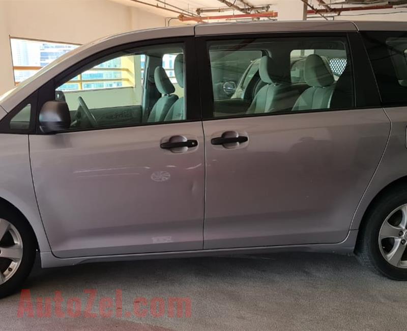 TOYOTA SIENNA LE-2013 v6 Excellent condition