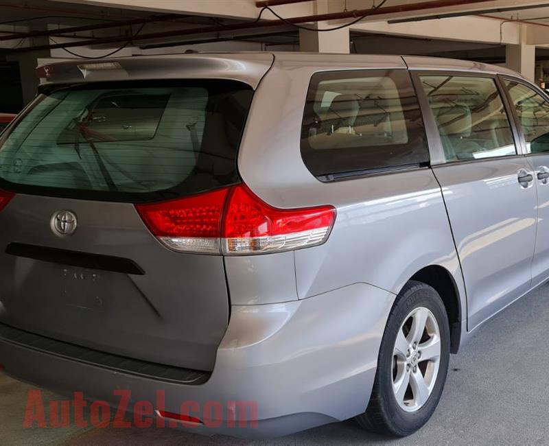 TOYOTA SIENNA LE-2013 v6 Excellent condition