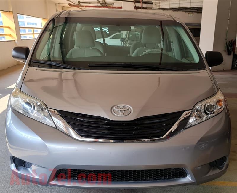 TOYOTA SIENNA LE-2013 v6 Excellent condition