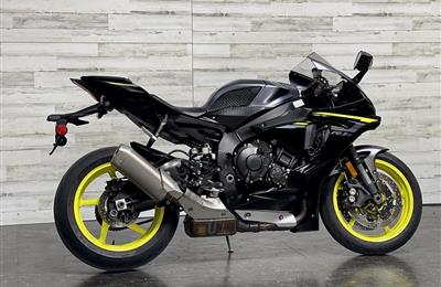 2017 Yamaha R1 available for sale 
