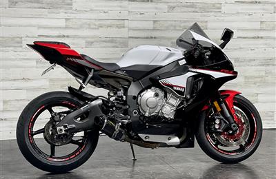 2016 Yamaha R1 available 
