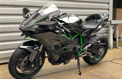 2017 Kawasaki Ninja H2R.......whatsaspp +971526052849