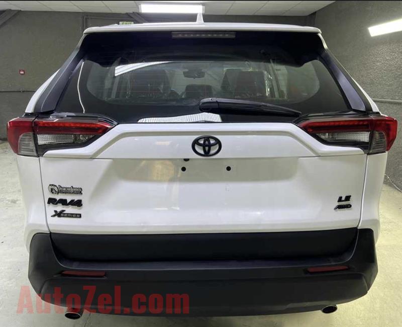 Toyota RAV4 le 2021