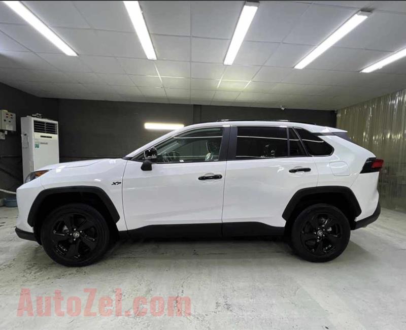 Toyota RAV4 le 2021