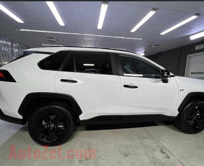 Toyota RAV4 le 2021