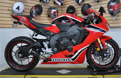 2017 HONDA CBR1000RR.......  whatsaspp +971564415664