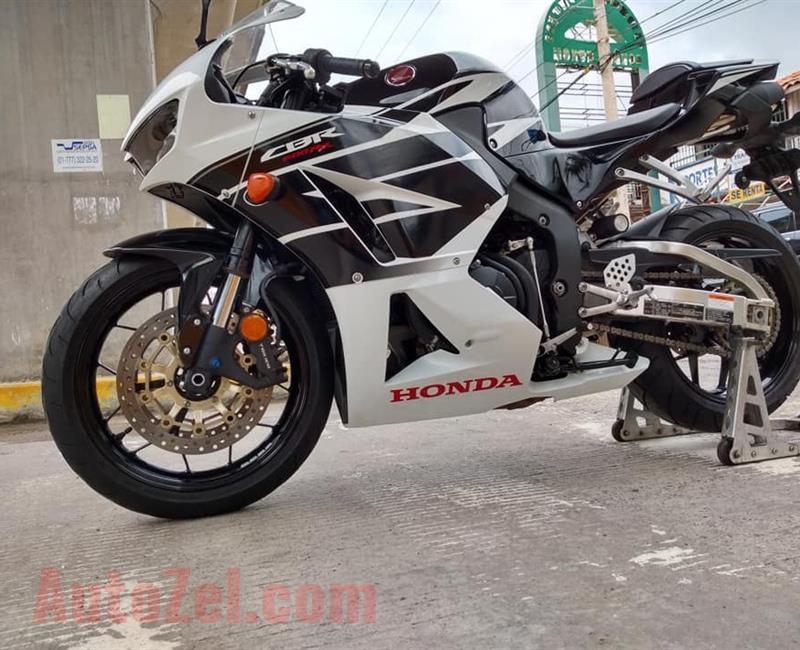 2016 HONDA CBR600RR......whatsaspp +971523871874