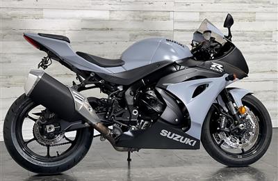 2022 Suzuki gsx r1000cc available 