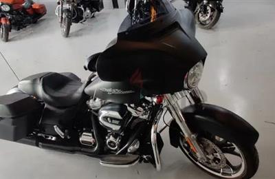 2020 harley Davidson Street glide whatsapp +358414903979