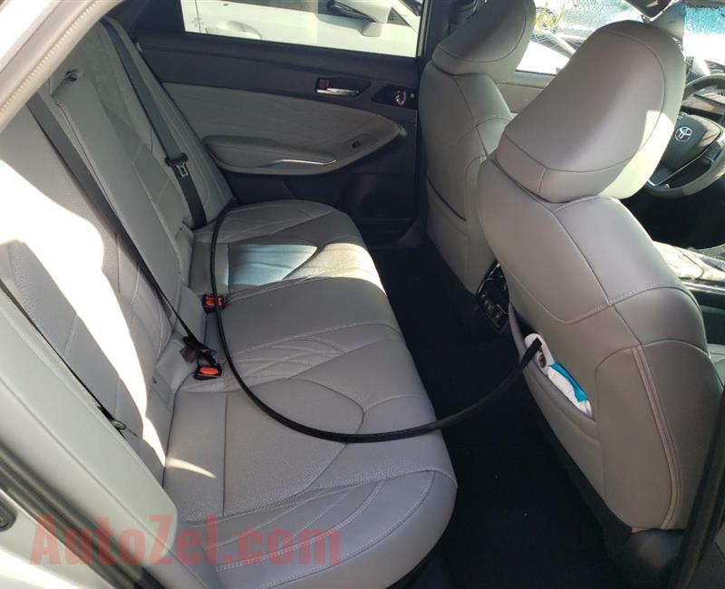 2022 Toyota Avalon Limited.....contact me on whatsaspp 0557266210